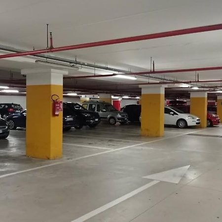 Casa Etruschi - Appartamento Con Posto Auto Livorno Eksteriør bilde